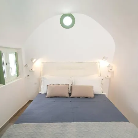 Elite Santorini